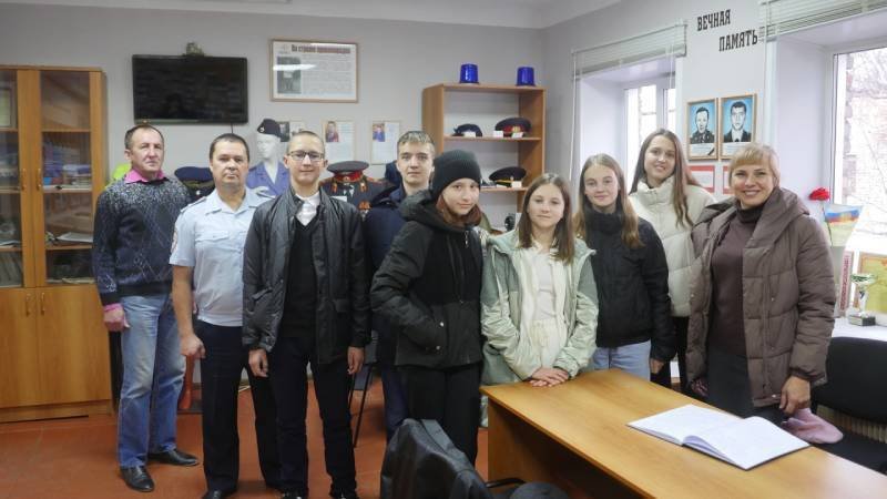 Юным журналистам Нязепетровска показали районное Отделение внутренних дел