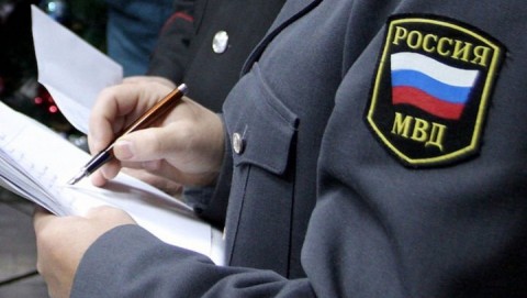 В Нязепетровске полицейские задержали сотрудницу одного из сетевых магазинов мобильной связи по подозрению в совершении мошеннических действий